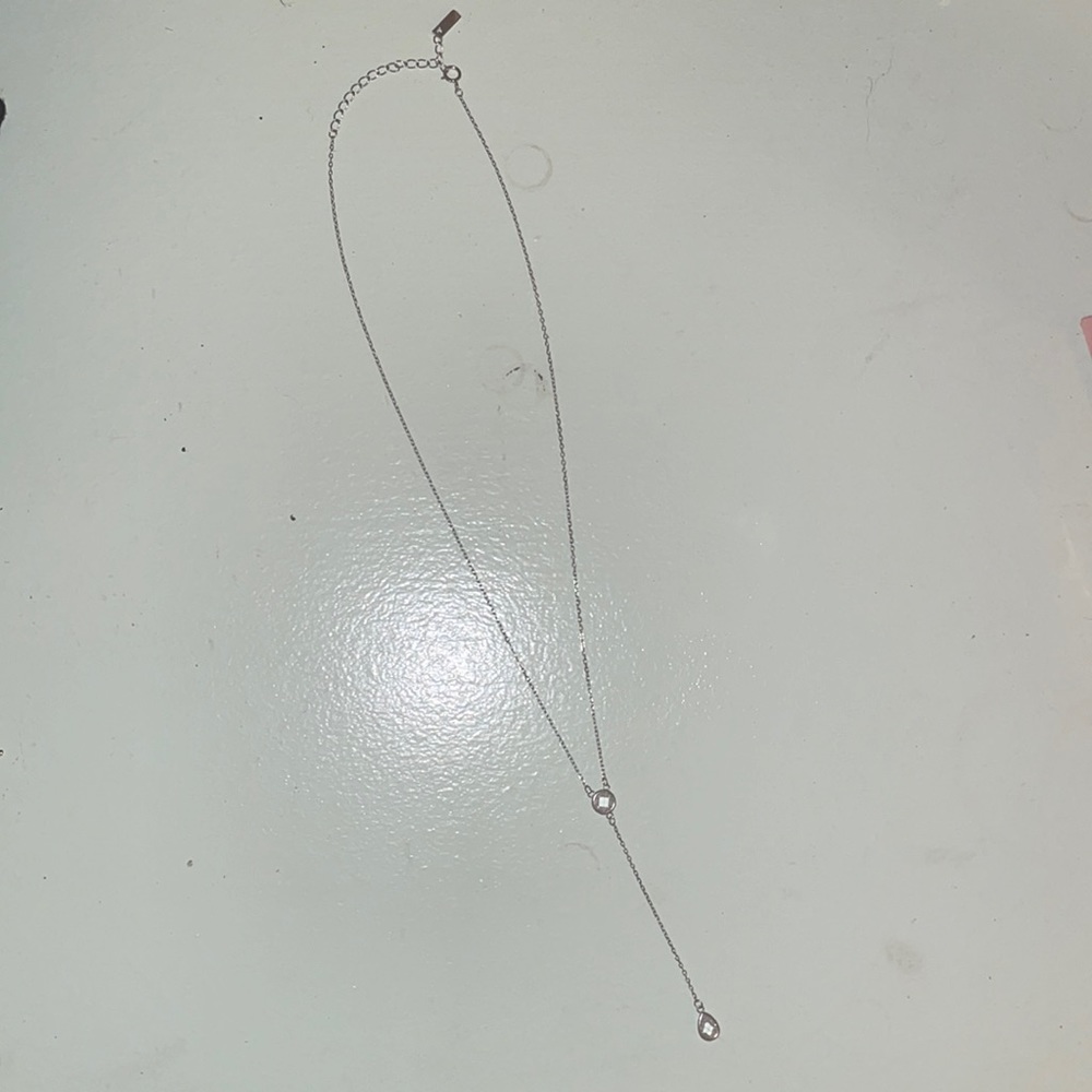 Silver necklace with sparkles